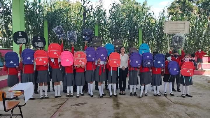 AVANZA PROGRAMA DE MOCHILAS ESCOLARES 2022