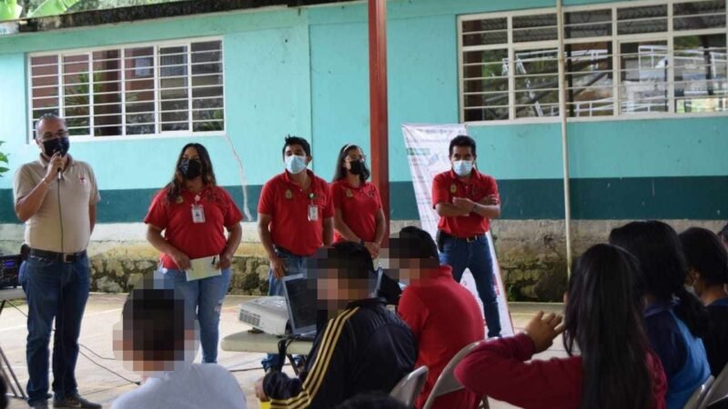 IMPARTEN PLÁTICAS DE SALUD A JÓVENES DE IXHUATLÁN DEL CAFÉ
