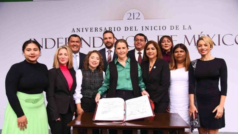 REALIZA CONGRESO GUARDIA DE HONOR ANTE MONUMENTO DE DON MIGUEL HIDALGO