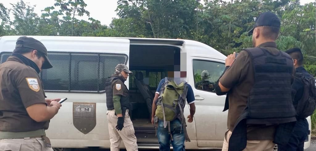 INTERVIENEN A 27 INDOCUMENTADOS