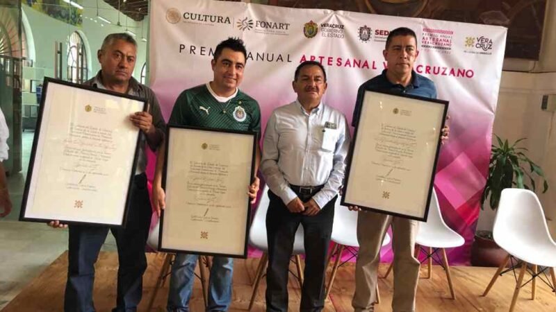 COSCOMATEPEC ARRASA EN CONCURSO DE ARTESANÍAS