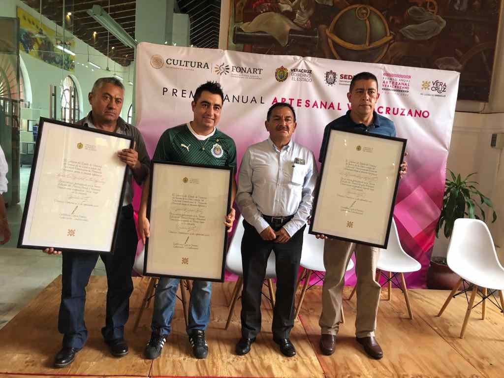 COSCOMATEPEC ARRASA EN CONCURSO DE ARTESANÍAS