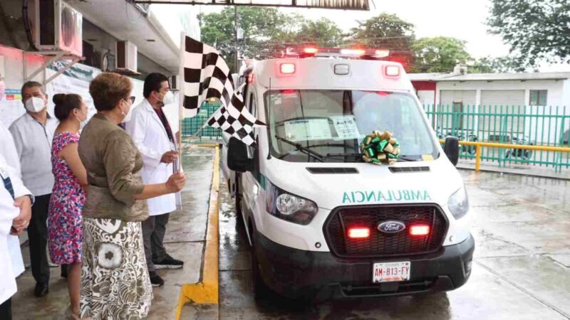RECIBE IMSS VERACRUZ SUR NUEVAS AMBULANCIAS PARA SU PARQUE VEHICULAR