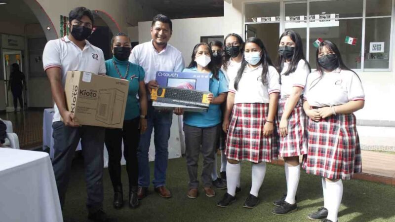 ENTREGA ALCALDE INCENTIVOS DEL PROGRAMA “MI ESCUELA SÍ RECICLA”