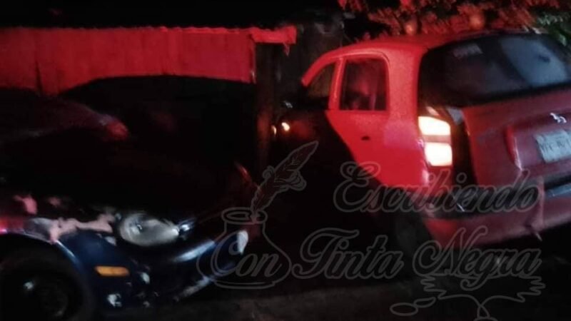 CHOCA EBRIO CONTRA CASA