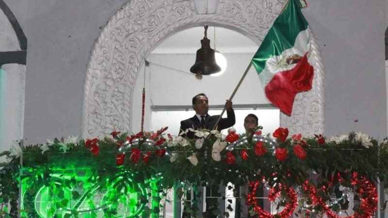 ENCABEZA GERARDO ROSALES GRITO DE INDEPENDENCIA EN FORTÍN