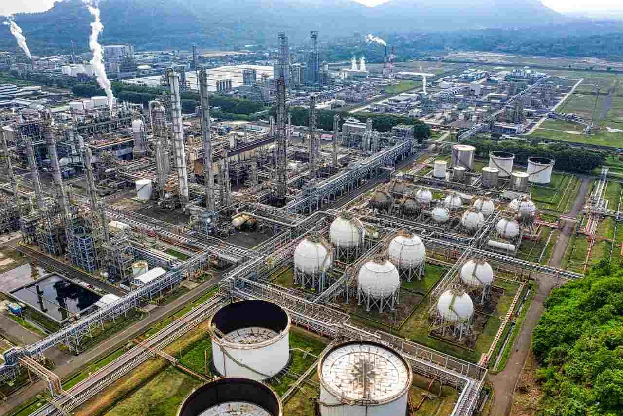 ALEMANIA TOMARÁ EL CONTROL DE TRES REFINERÍAS RUSAS