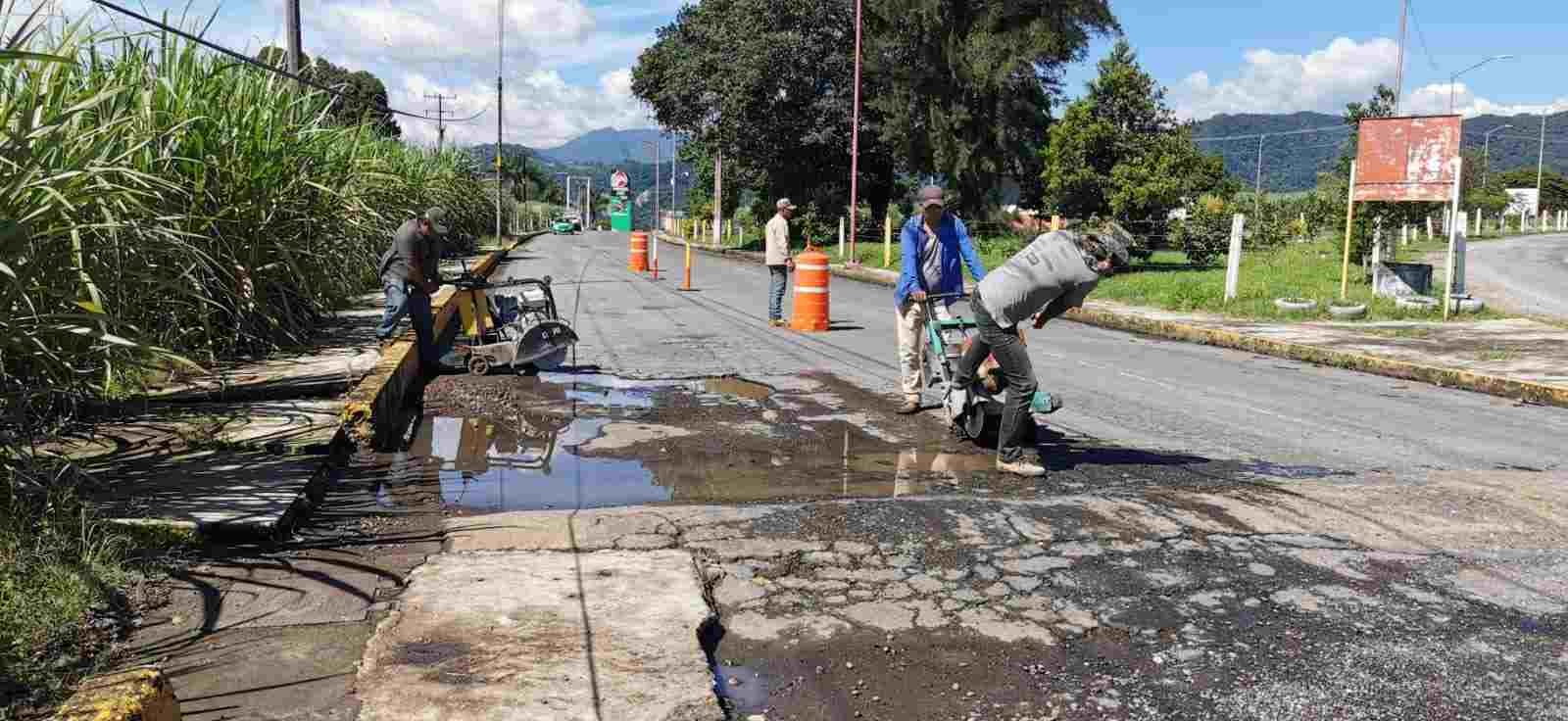COMIENZAN BACHEO DE BOULEVARD GÓMEZ MORÍN