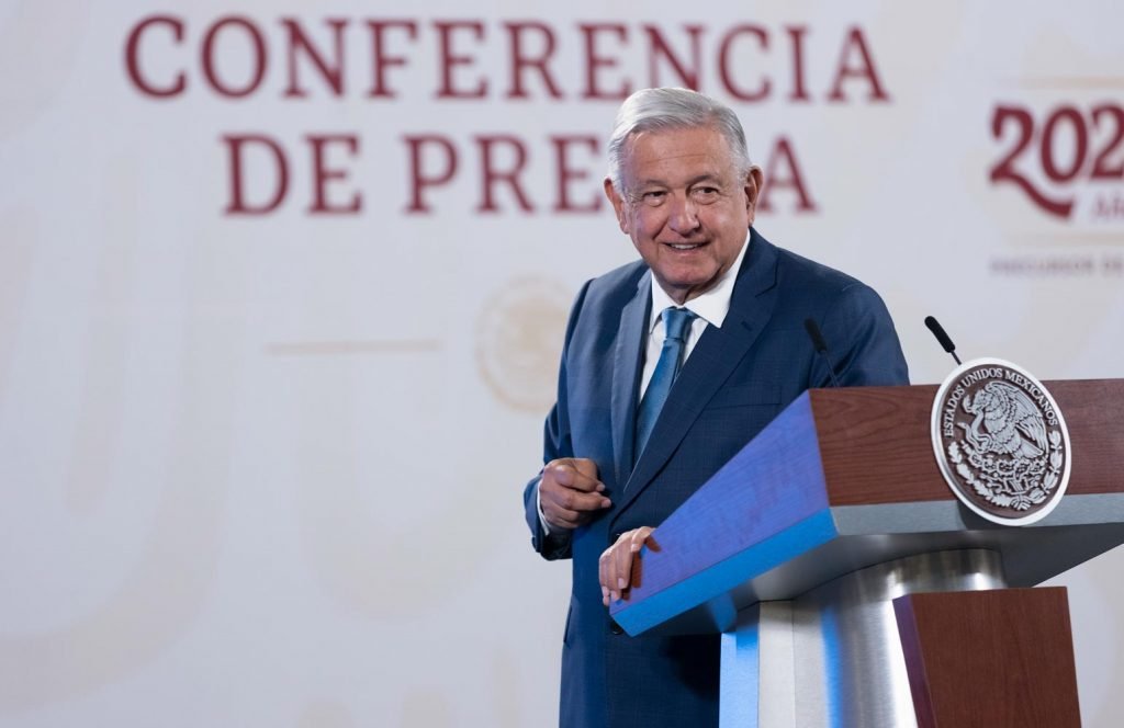 LÓPEZ OBRADOR VOLVERÁ A PRESENTAR INICIATIVA SOBRE FUERZAS ARMADAS HASTA QUE SEAN APROBADAS