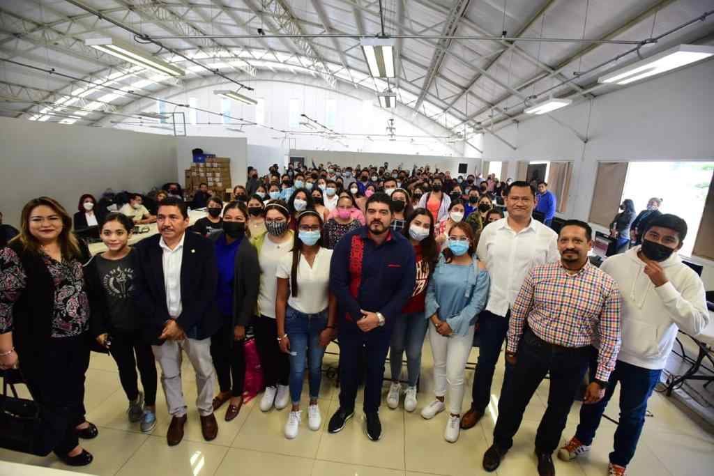 ENTREGAN 126 PLAZAS EN EDUCACIÓN BÁSICA Y MEDIA SUPERIOR