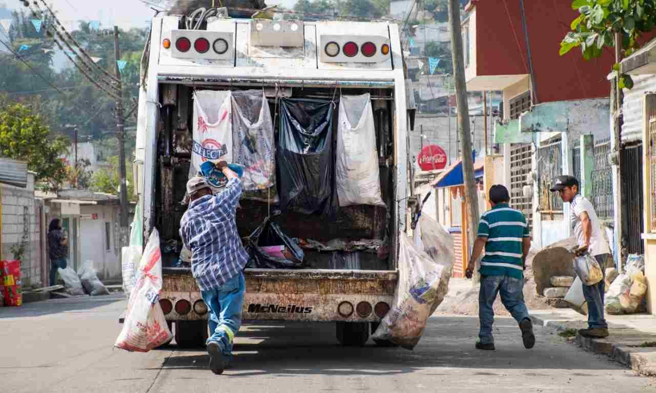 CENTRO DE TRANSFERENCIA SOLUCIONARÍA PROBLEMA DE DEPÓSITO FINAL DE 200 TONELADAS DIARIAS DE BASURA