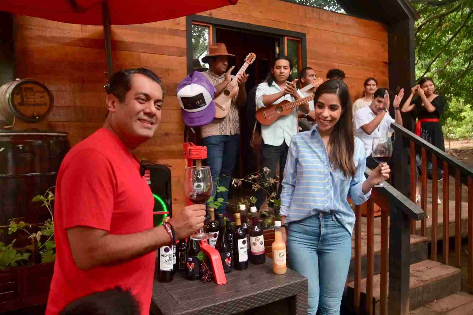 RESPALDA SERGIO GUTIÉRREZ LUNA PRODUCCIÓN DE VINO, AUTÉNTICO DE LOS TUXTLAS