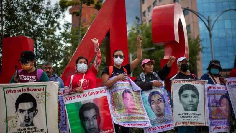AMLO SE DISCULPA CON PADRES DE NORMALISTAS DE AYOTZINAPA POR FILTRACIÓN DEL INFORME