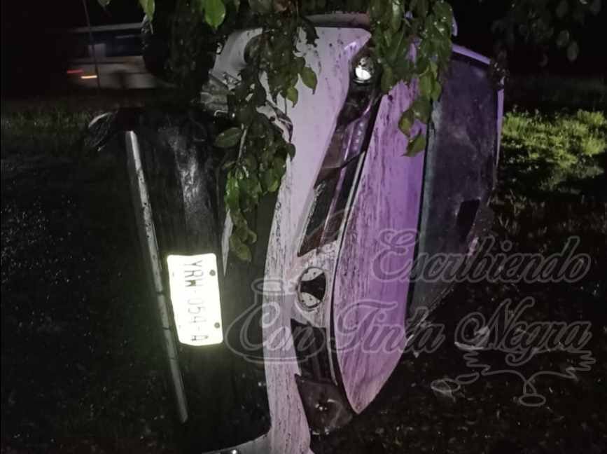 VUELCA CAMIONETA EN CHOCAMÁN