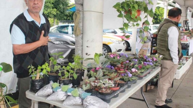 INAUGURAN SEGUNDA EXPO EMPRENDE FLORICULTORES EN WALMART