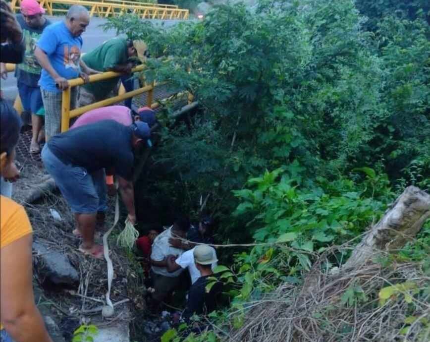 CAE MOTOCICLISTA DE PUENTE