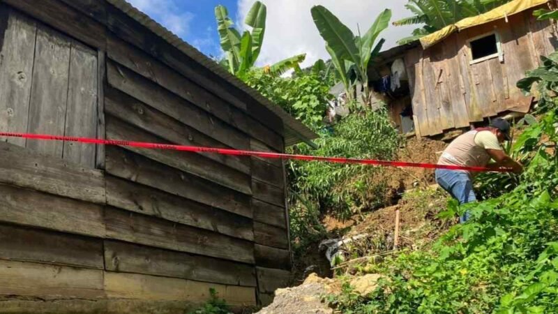 DETECTA PROTECCIÓN CIVIL TRES VIVIENDAS EN RIESGO DE DESLAVE EN COLORINES