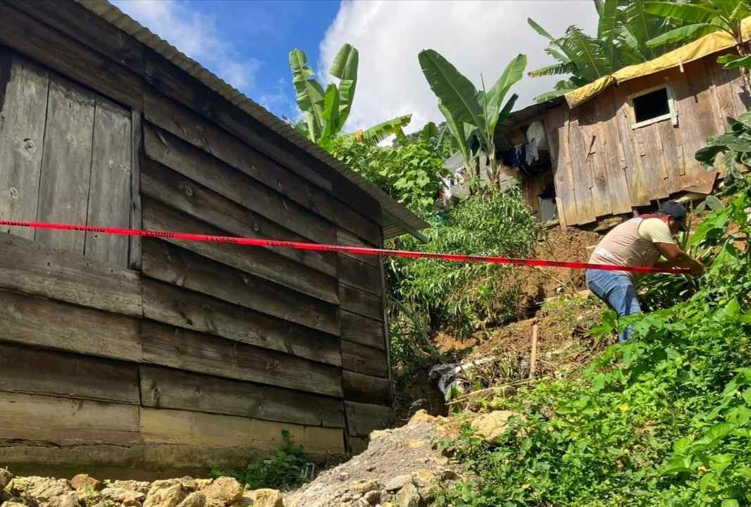DETECTA PROTECCIÓN CIVIL TRES VIVIENDAS EN RIESGO DE DESLAVE EN COLORINES