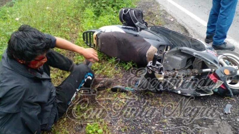 DERRAPA MOTOCICLISTA EN TOMATLÁN