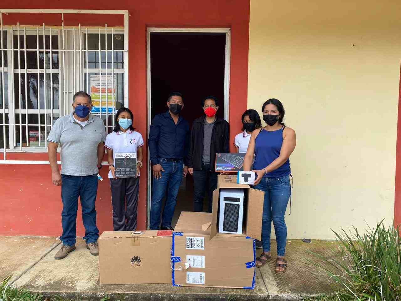 APOYA ALCALDESA DE TENAMPA A LA EDUCACIÓN