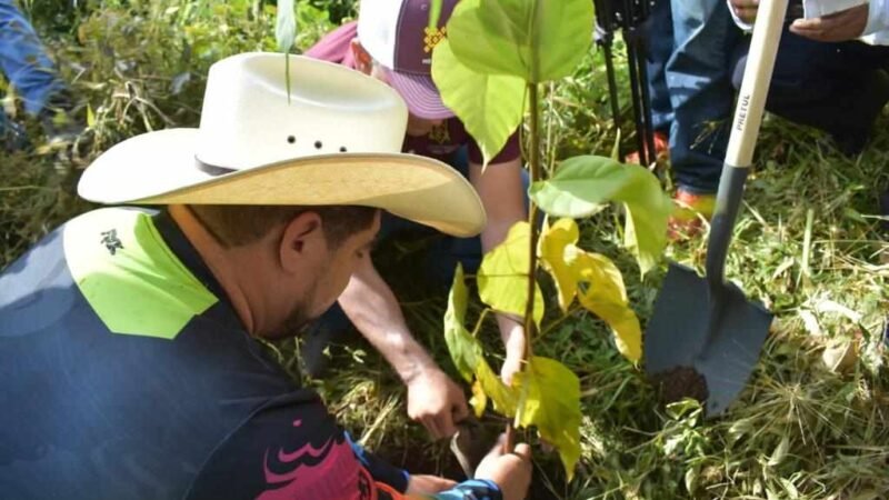 ZENYAZEN ESCOBAR PARTICIPA EN LA SEGUNDA JORNADA DE FABRIQUEMOS AGUA REFORESTANDO