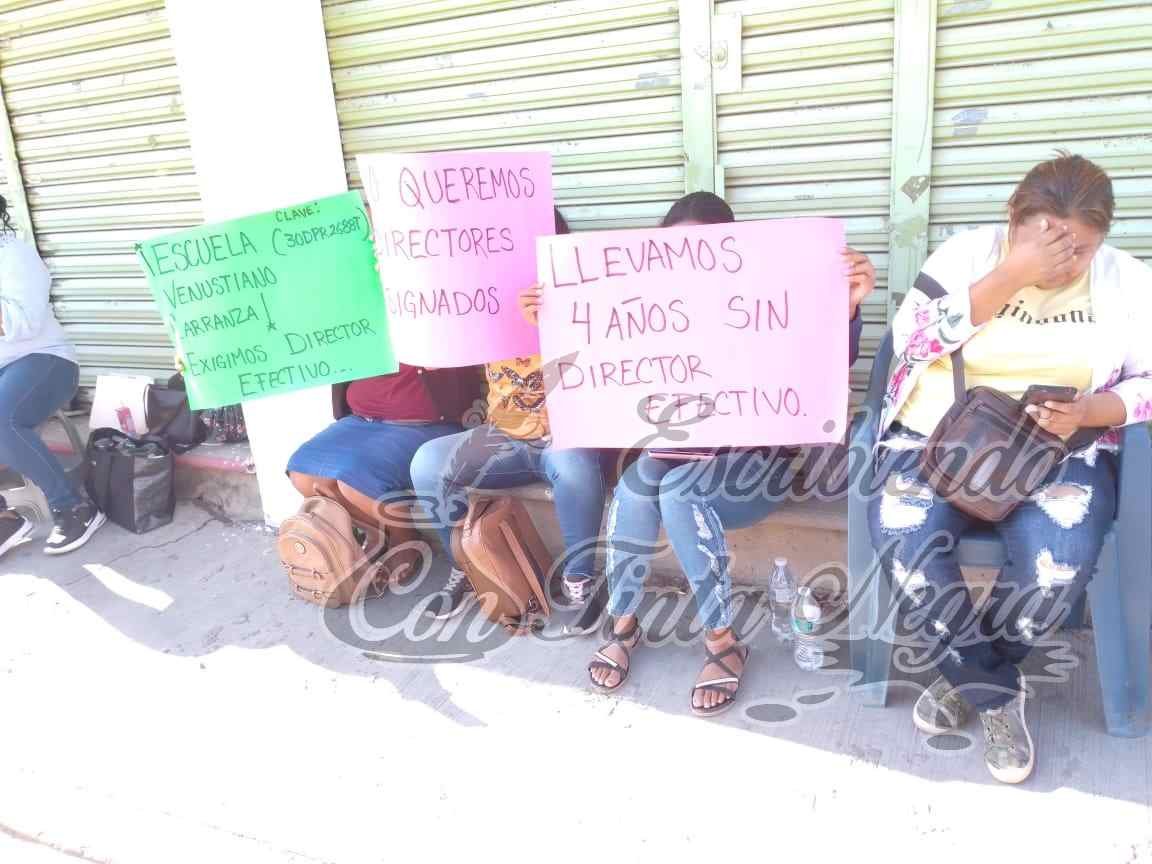 EXIGEN MAESTROS EN MATATENATITO