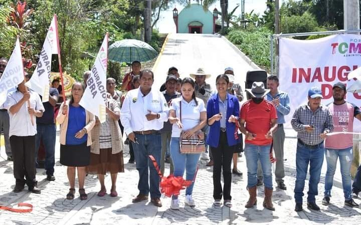 ALCALDE DE TOMATLÁN ENTREGA OBRA EN SAN MARTÍN
