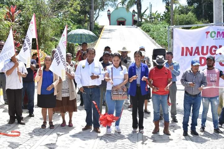 ALCALDE DE TOMATLÁN ENTREGA OBRA EN SAN MARTÍN