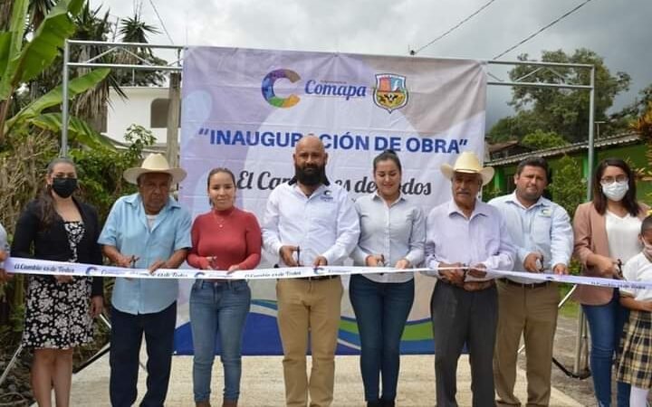 INAUGURA GABRIEL LAGUNES PAVIMENTACIÓN EN MAZAXTLA