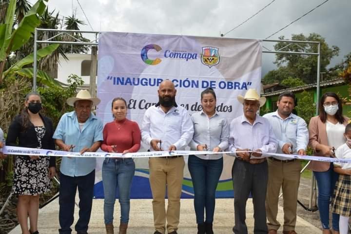 INAUGURA GABRIEL LAGUNES PAVIMENTACIÓN EN MAZAXTLA