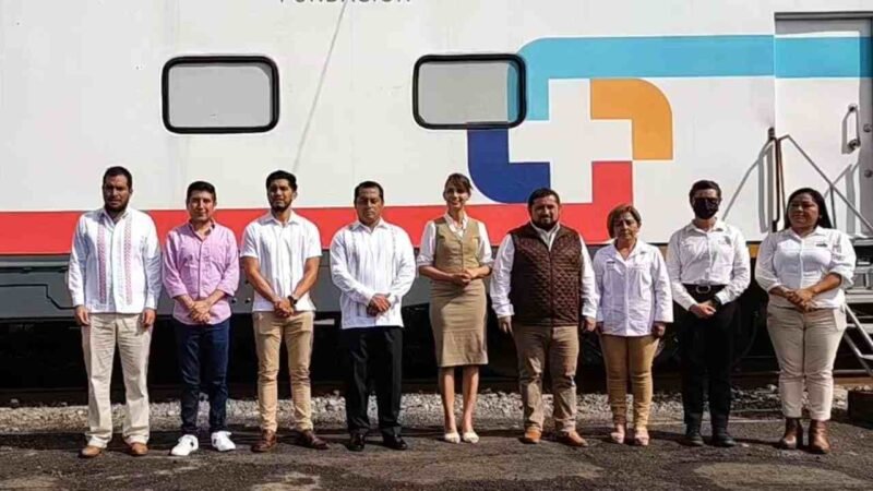 RECIBEN AUTORIDADES MUNICIPALES A DR. VAGÓN EL TREN DE LA SALUD