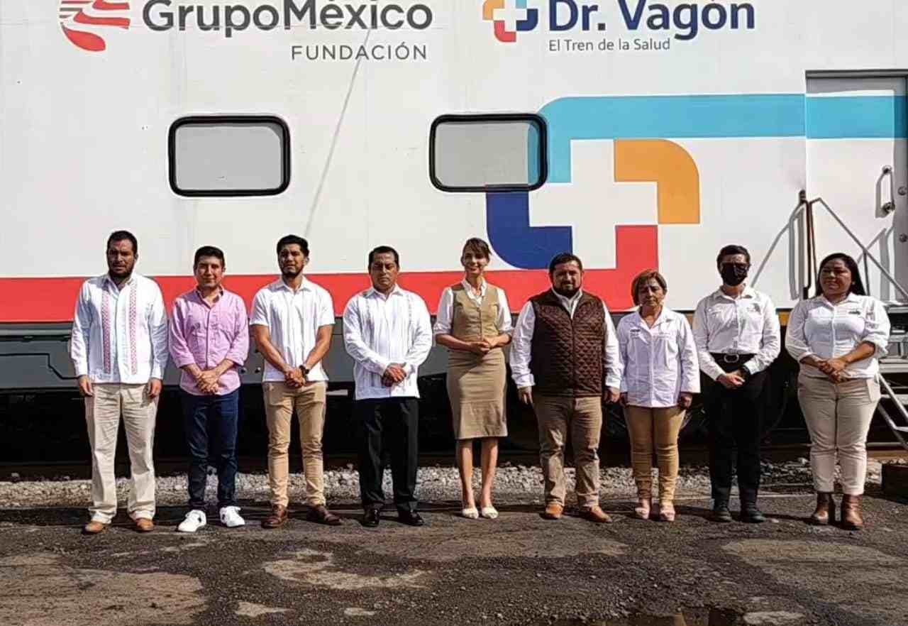 RECIBEN AUTORIDADES MUNICIPALES A DR. VAGÓN EL TREN DE LA SALUD