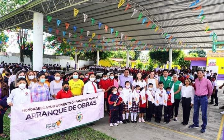 INICIAN CONSTRUCCIÓN DE SANITARIOS EN ESCUELAS DE PASO DEL MACHO