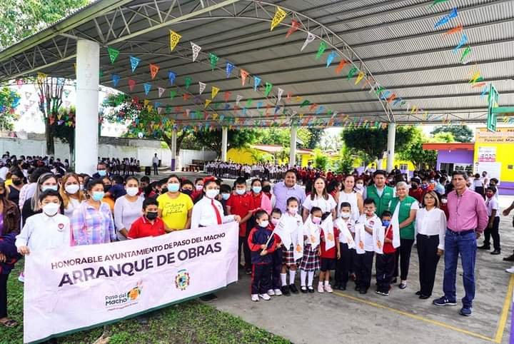 INICIAN CONSTRUCCIÓN DE SANITARIOS EN ESCUELAS DE PASO DEL MACHO