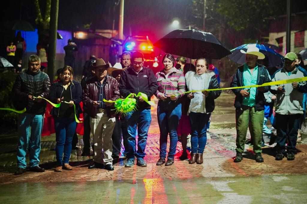 ERNESTO RUIZ INAUGURA CALLE EN TETLA