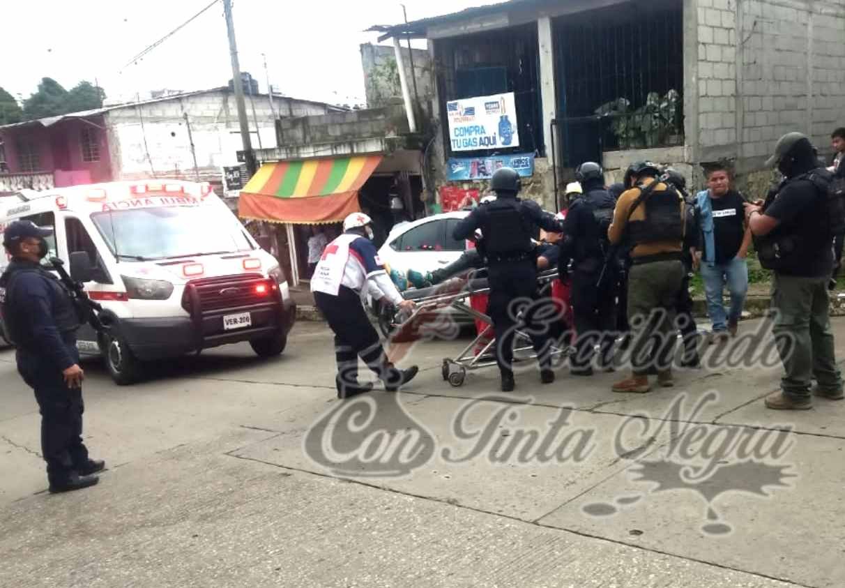 LOS ASALTAN Y BALEAN