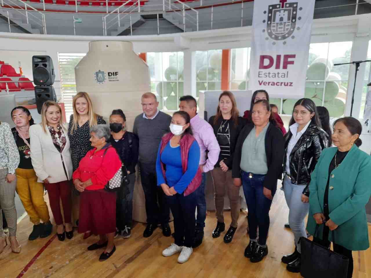 DIF DE CHOCAMÁN ATERRIZA APOYOS PARA FAMILIAS DE ESCASOS RECURSOS