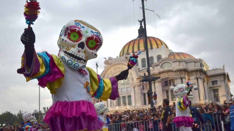 SE PREVEÉ UNA DERRAMA DE 2 MIL MILLONES DE DÓLARES POR EL DÍA DE MUERTOS EN MÉXICO