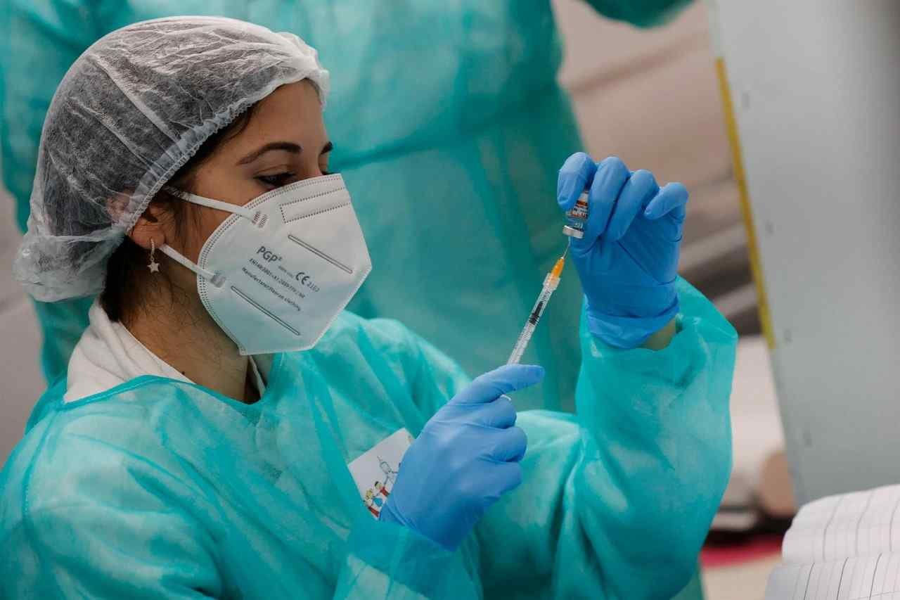 VACUNAS ANTICOVID PREVIENEN MUERTES Y CASOS GRAVES, PERO NO CONTAGIOS: EMA