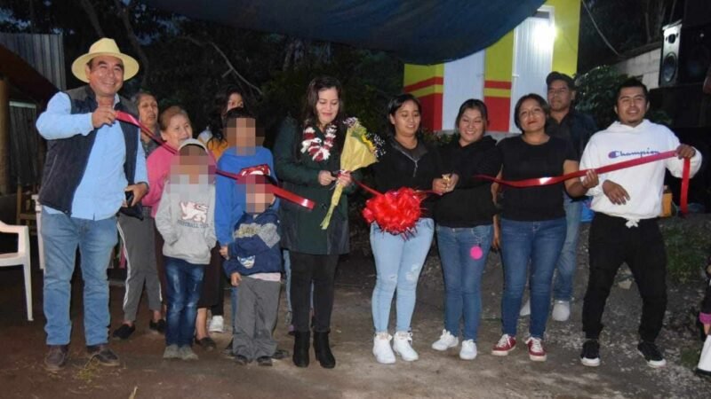 ENTREGA ALCALDESA DE IXHUATLÁN ACCIONES DE VIVIENDA