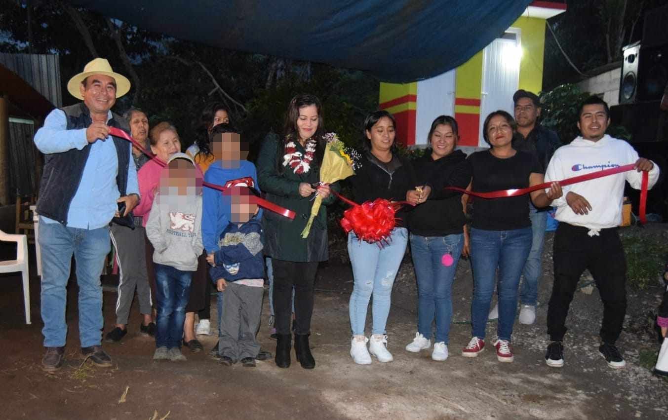 ENTREGA ALCALDESA DE IXHUATLÁN ACCIONES DE VIVIENDA