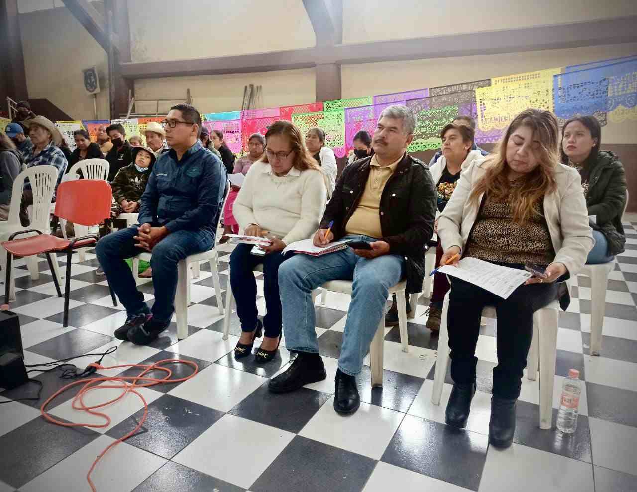 SE CAPACITAN FUNCIONARIOS DE CHOCAMÁN