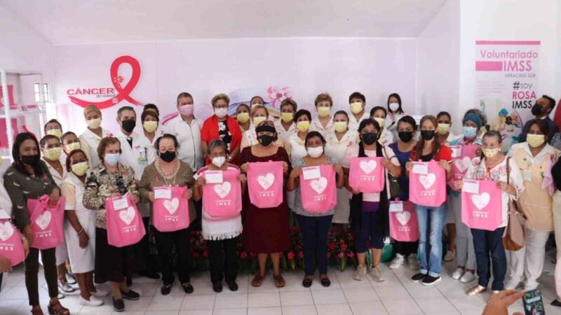 ENTREGA VOLUNTARIADO DEL IMSS PRÓTESIS ARTESANALES DE MAMA