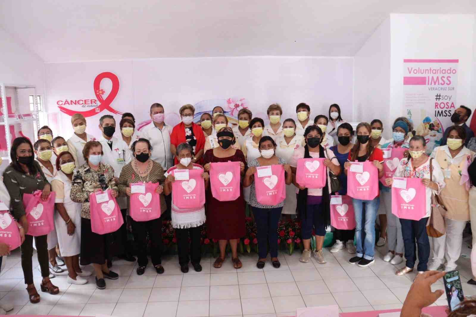 ENTREGA VOLUNTARIADO DEL IMSS PRÓTESIS ARTESANALES DE MAMA