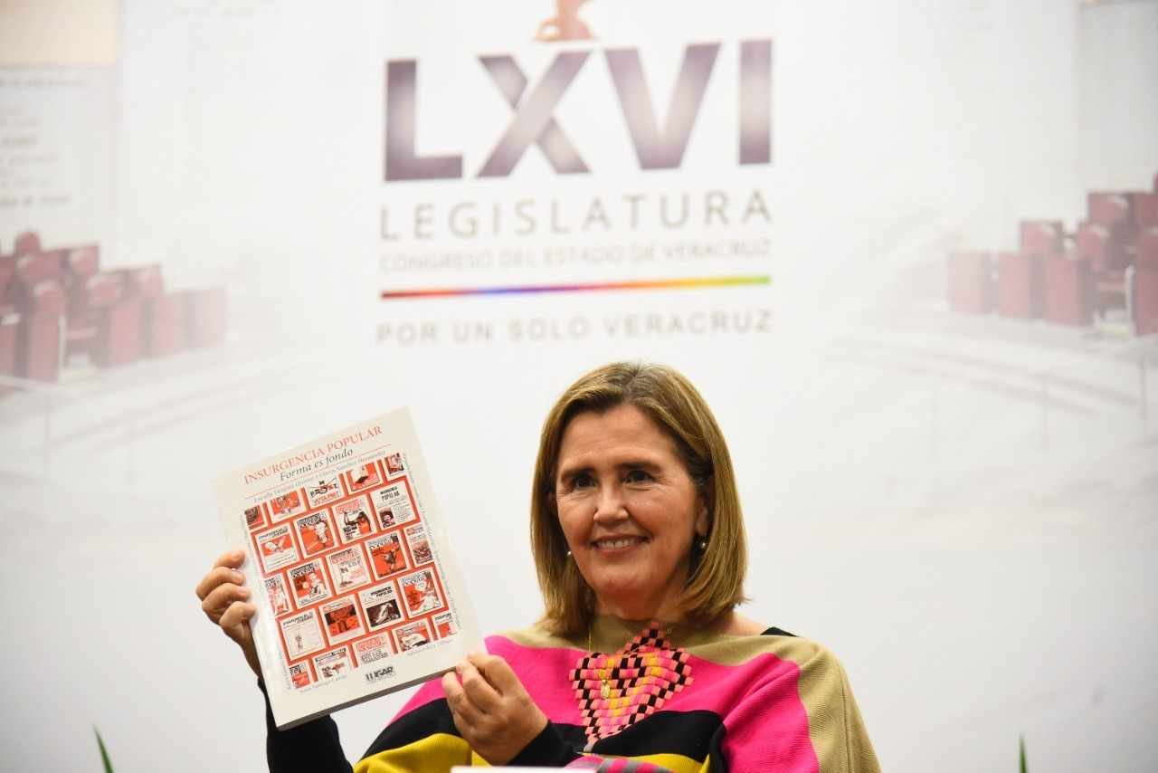 PRESENTAN LIBROS EN CONGRESO DEL ESTADO