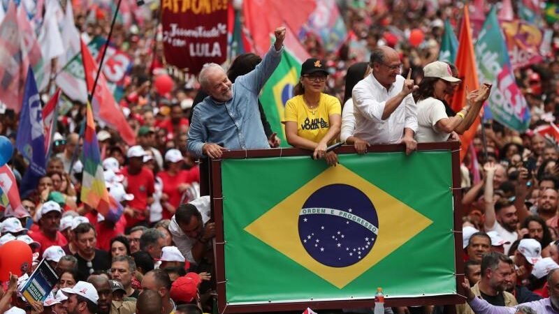 LULA PROMETE ‘RESTABLECER LA PAZ’ Y GOBERNAR PARA ‘TODOS’ EN BRASIL