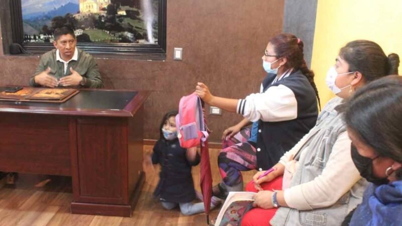 OFRECE ALCALDE DE ALPATLÁHUAC APOYO A KINDER DE AYAHUALULCO