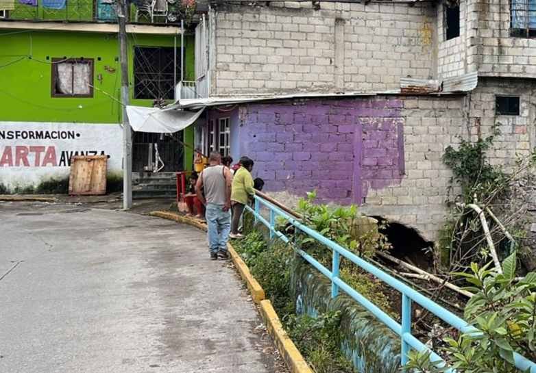TRASLADA UMPC A FAMILIA QUE VIVÍA EN ZONA DE RIESGO A LUGAR SEGURO