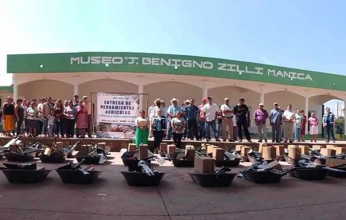 ENTREGAN EN ZENTLA PAQUETES DE HERRAMIENTAS