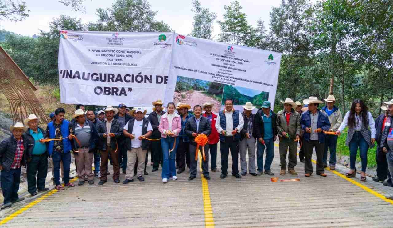 INAUGURA ALCALDE DE COSCO CARRETERA XOCOTLA-HUILOTLA